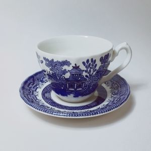 Vintage Blue Willow tea cup & saucer
